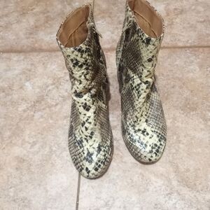 Urban Outfitters Tan Faux Snake Skin Booties Size *